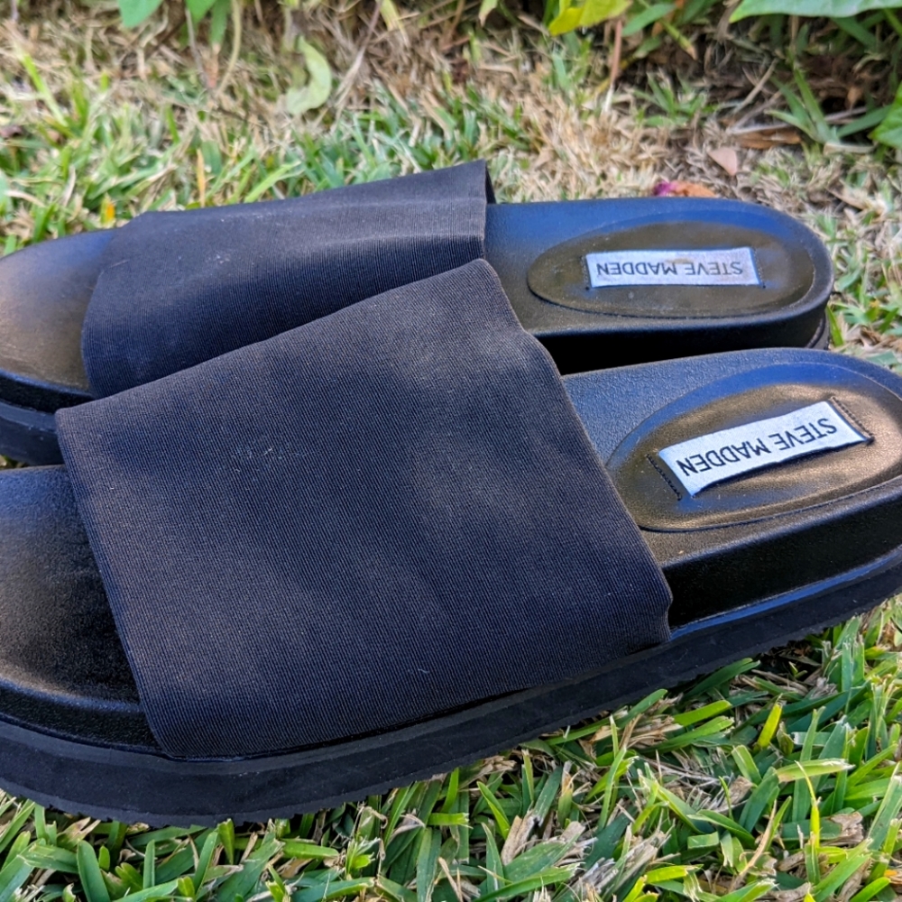 Black Steve Madden Sliders, Size 6